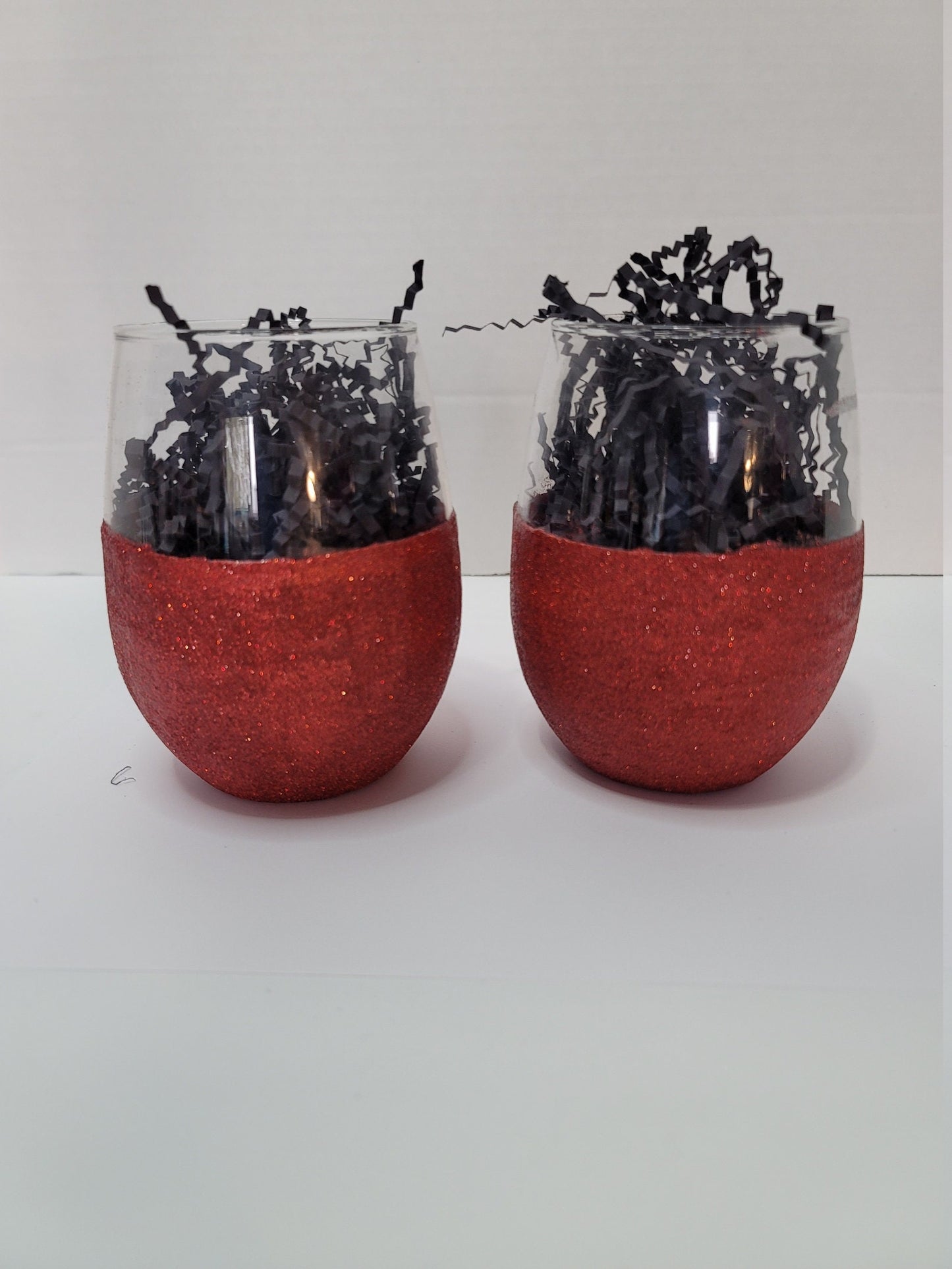 Set of 2 Red Glitter Wine Glasses