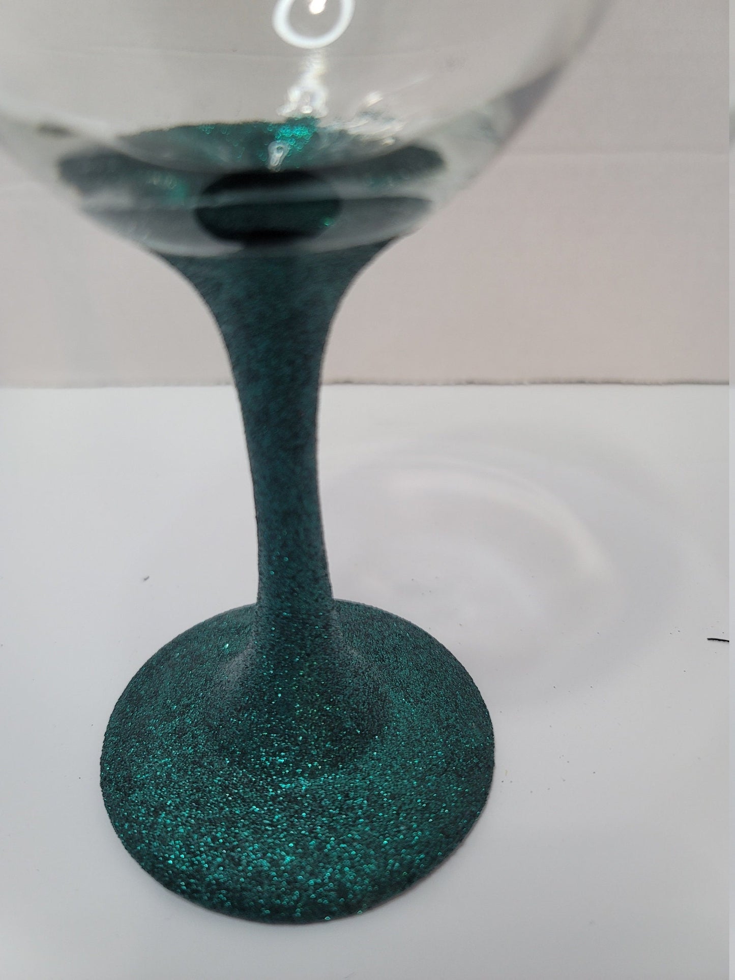 Set of 2 Dark Green Glitter Etched Wine Glasses