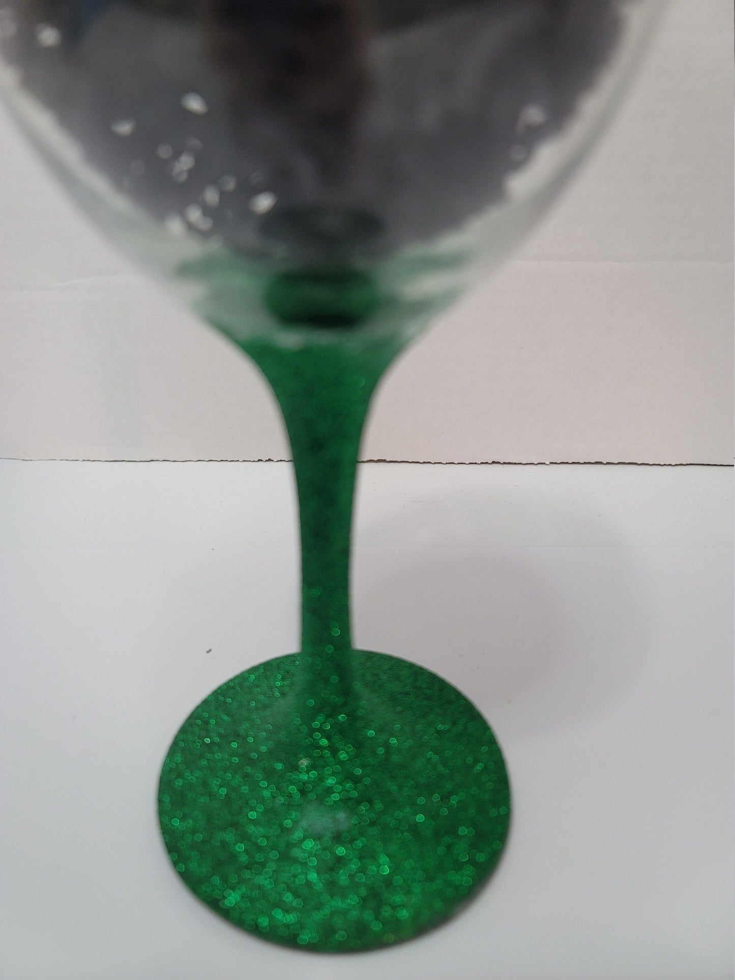 Set of 2 Etched Glass Glittered Wine Glasses