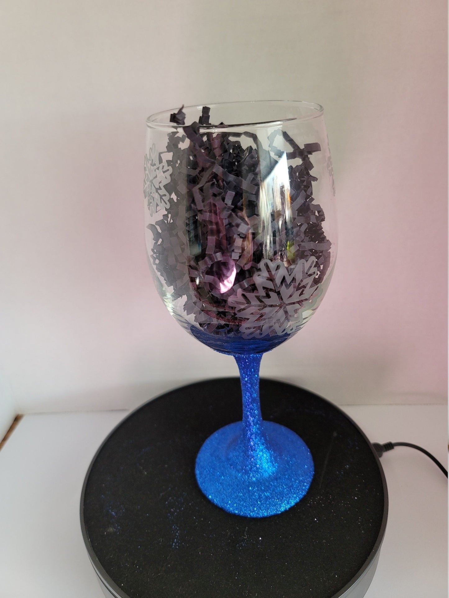 Set of 2 Etched Snowflake Glittered Wine Glasses