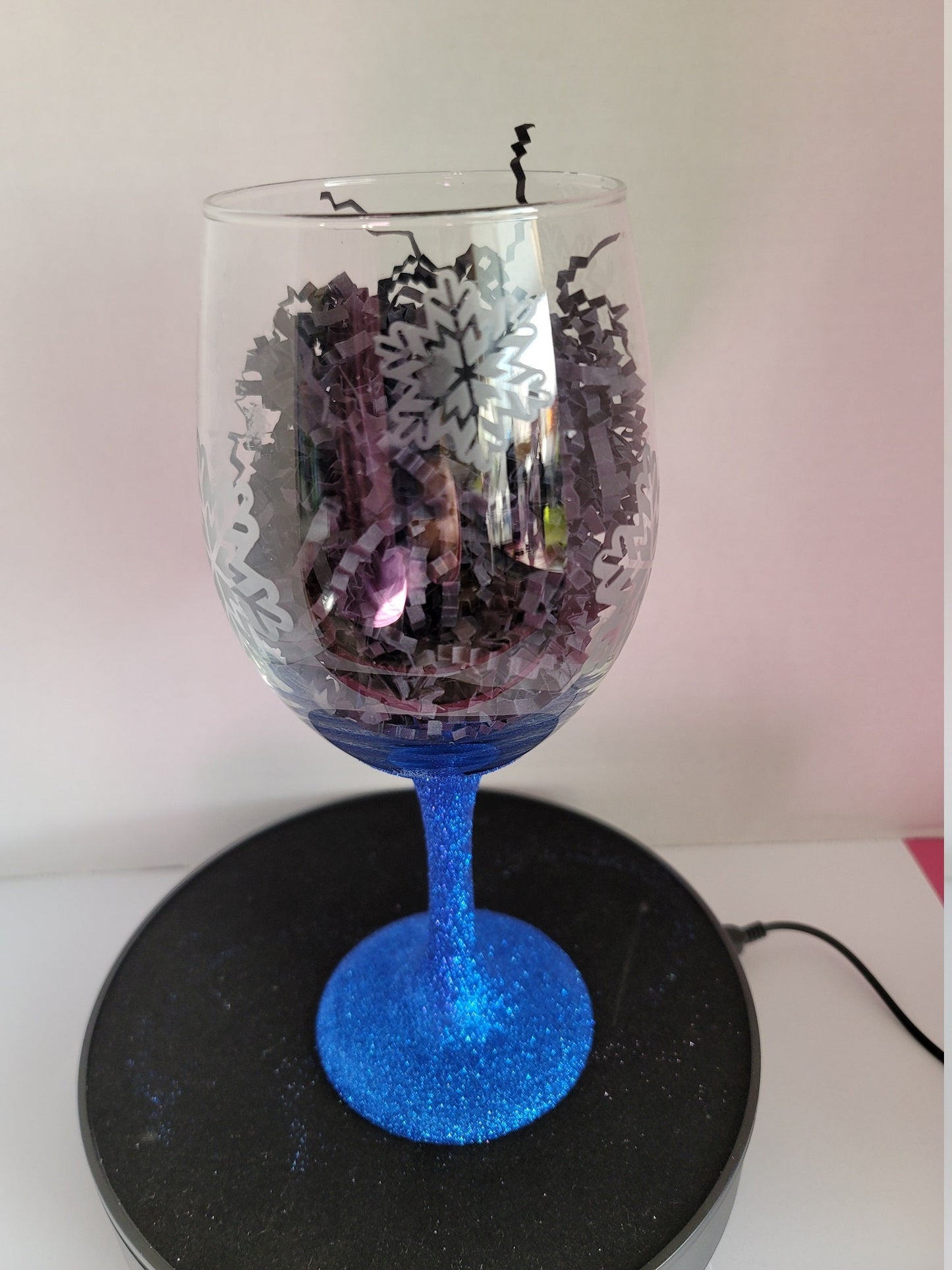 Set of 2 Etched Snowflake Glittered Wine Glasses